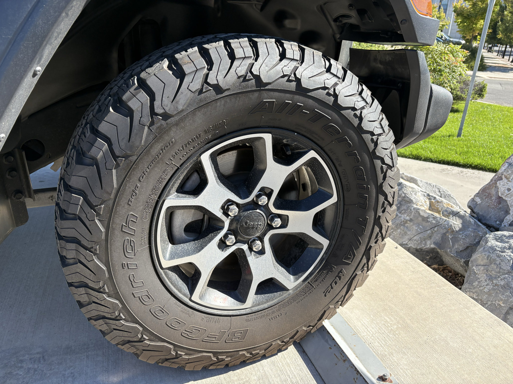 Used 2023 Jeep Wrangler Unlimited Sport AWD/4WD image 3