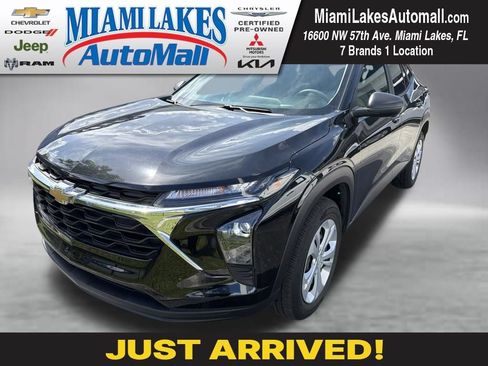 Used 2024 Chevrolet Trax LS FWD image 1