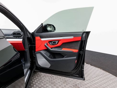 Used 2022 Lamborghini Urus image 49