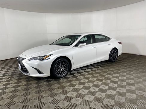 Used 2023 Lexus ES 350 w/ Premium Package image 4