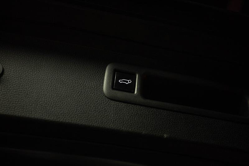 Used 2023 Toyota Highlander XLE FWD image 8