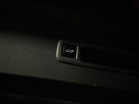 Used 2023 Toyota Highlander XLE FWD image 8