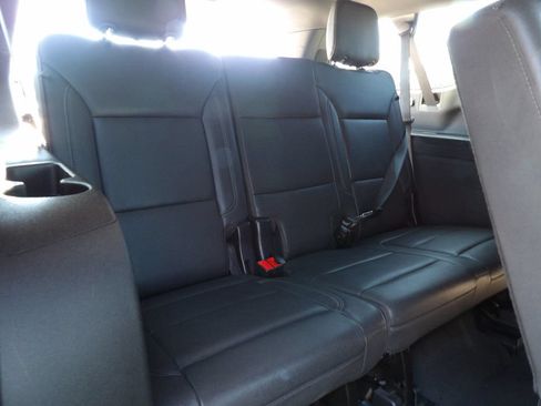 Used 2025 Chevrolet Suburban Z71 AWD/4WD image 12
