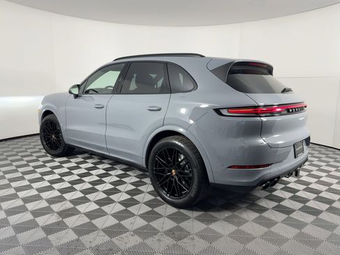 Certified 2026 Porsche Cayenne image 3