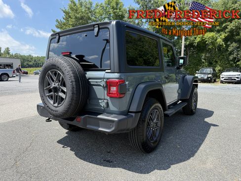 Used 2025 Jeep Wrangler Sport AWD/4WD image 8
