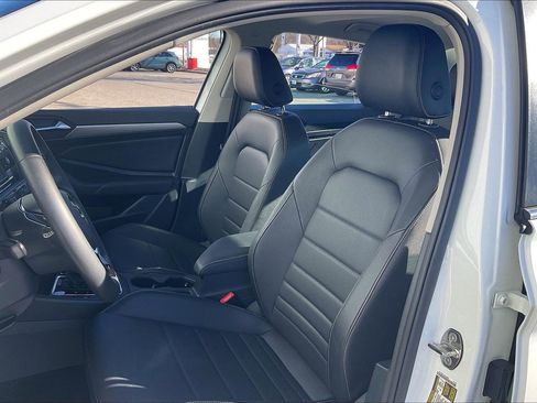 Used 2021 Volkswagen Jetta SE image 30