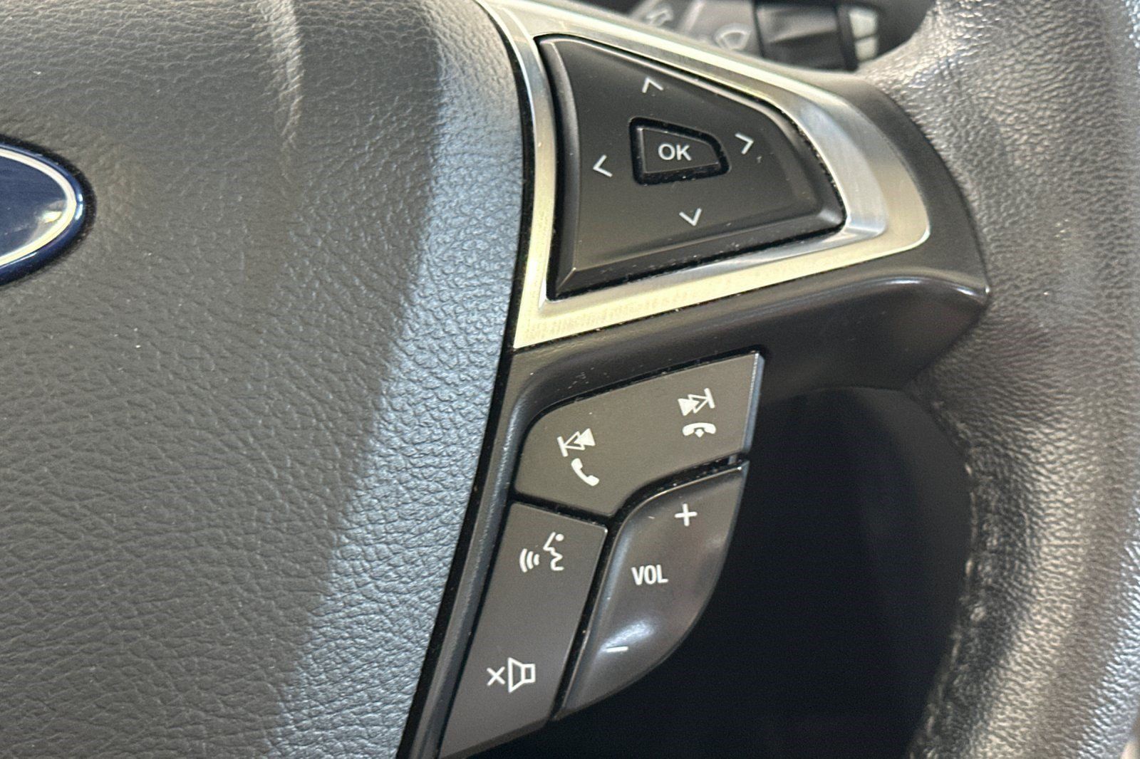 Used 2020 Ford Edge SEL w/ Convenience Package FWD image 32