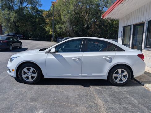 Used 2016 Chevrolet Cruze LT w/ Technology Package image 4