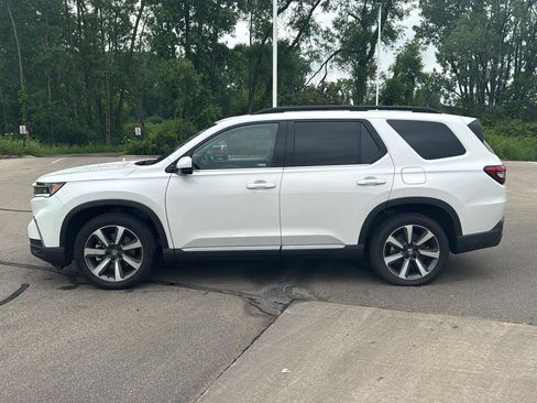Used 2025 Honda Pilot Elite image 2