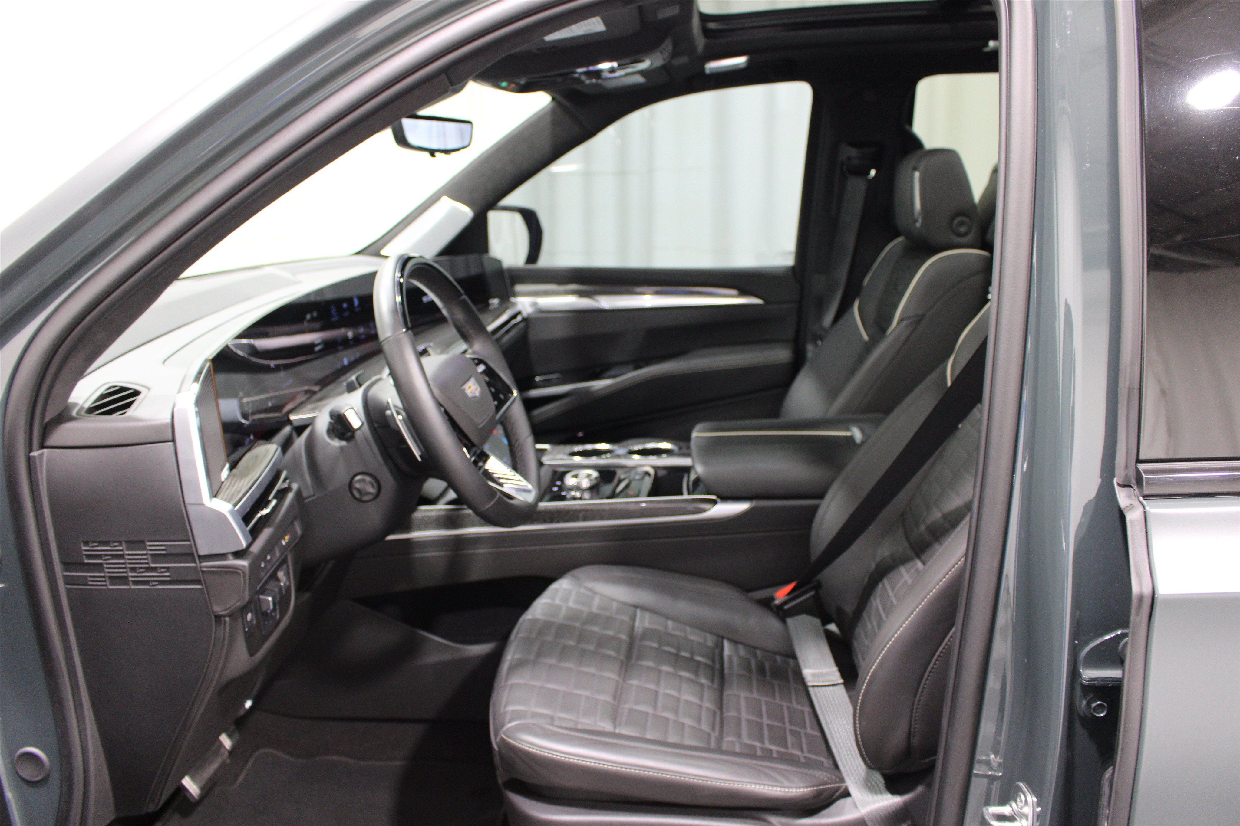 Certified 2025 Cadillac Escalade V AWD/4WD image 3