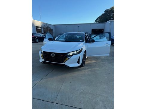 New 2025 Nissan Sentra SR w/ SR Premium Package image 13