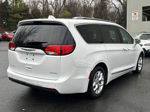 Used 2019 Chrysler Pacifica Limited image 4