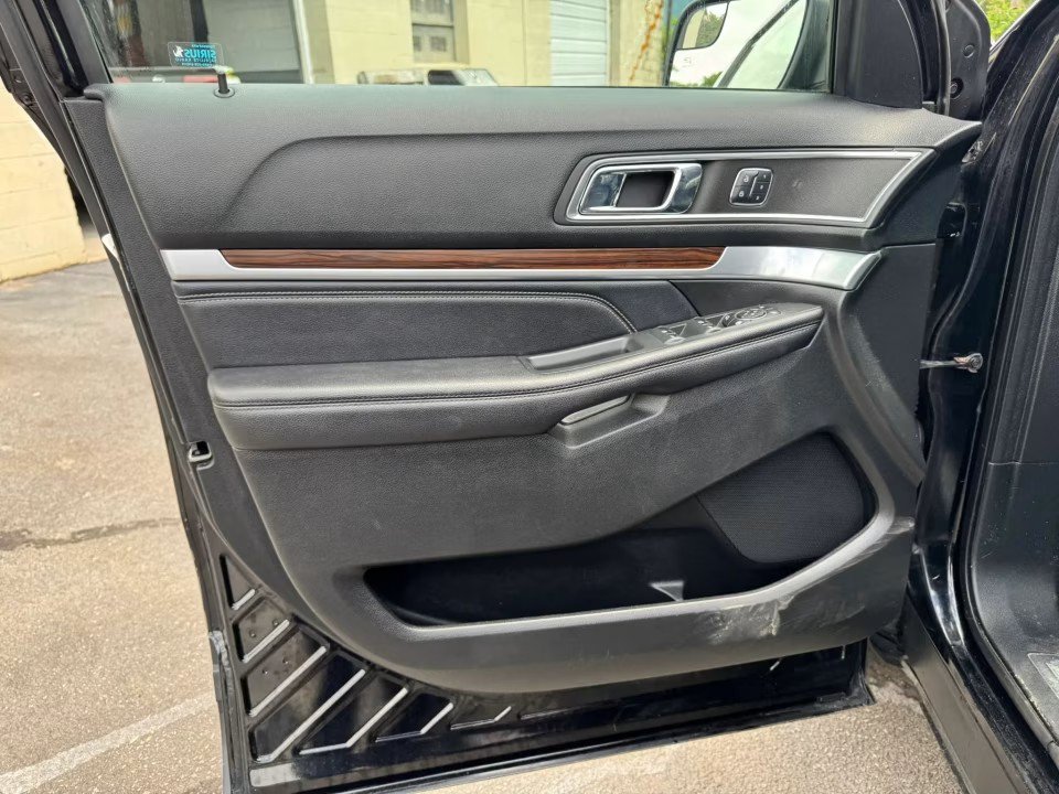 Used 2017 Ford Explorer Limited AWD/4WD image 12