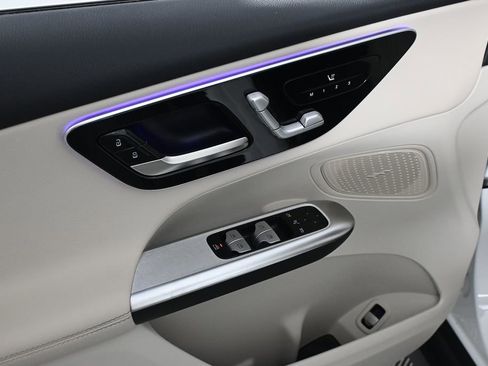 Used 2026 Mercedes-Benz GLC 300 image 8