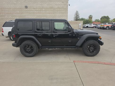 Used 2025 Jeep Wrangler Unlimited Sport AWD/4WD image 3