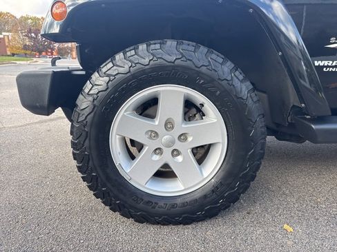 Certified 2016 Jeep Wrangler Unlimited Sahara w/ Connectivity Group image 23