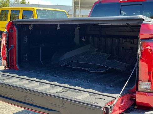 Used 2023 Chevrolet Colorado Z71 w/ Z71 Convenience Package 2 image 10