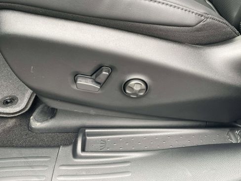 New 2026 Chrysler Pacifica Select image 9