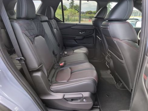Used 2026 Honda Pilot Black Edition image 12