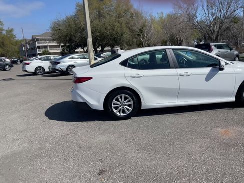 Used 2025 Toyota Camry LE FWD image 4