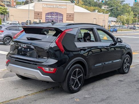 Used 2024 Kia Niro EX image 6