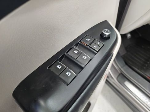 Used 2014 Toyota Highlander Limited image 12