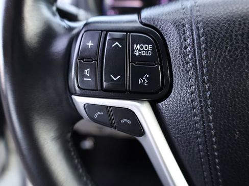 Used 2019 Toyota Highlander XLE image 26