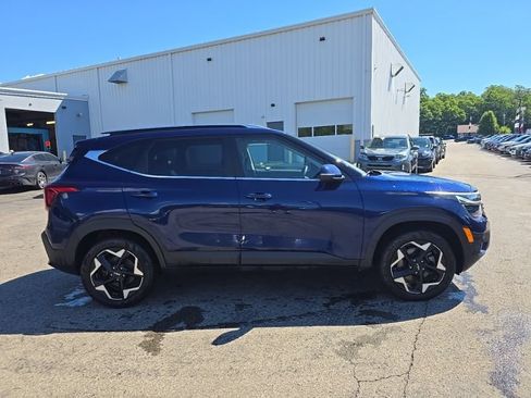Used 2024 Kia Seltos EX AWD/4WD image 9