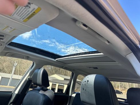 Used 2016 Subaru Forester 2.5i Limited AWD/4WD image 9