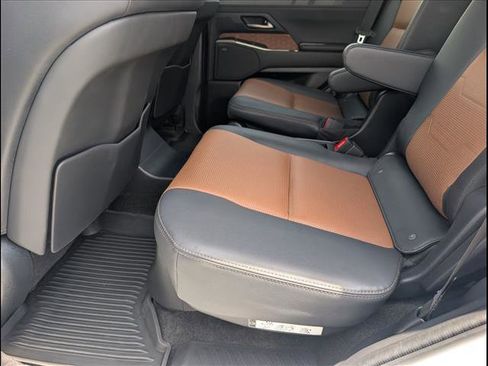 Used 2024 Lexus GX 550 w/ Accessory Package (2T) AWD/4WD image 10