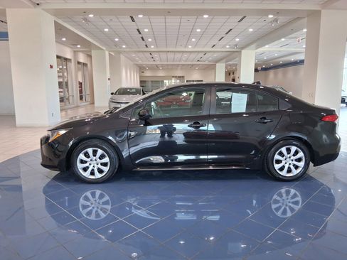 Used 2020 Toyota Corolla LE image 4