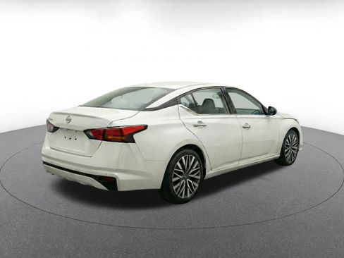 Used 2025 Nissan Altima 2.5 SV FWD image 9