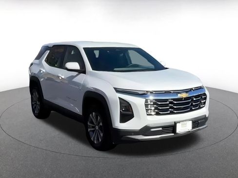 Used 2025 Chevrolet Equinox LT image 3