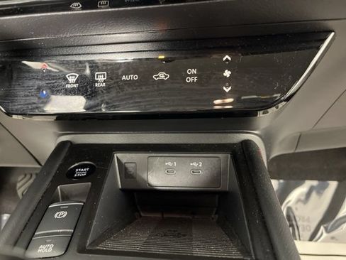 Certified 2025 Nissan Kicks SR FWD image 27