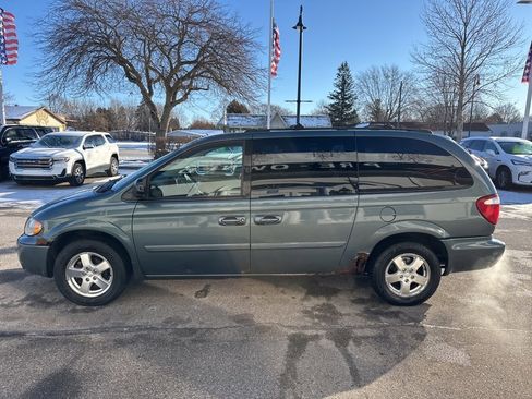 Used 2005 Dodge Grand Caravan SXT image 8