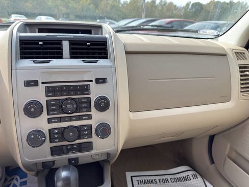 Used 2010 Ford Escape XLT image 10