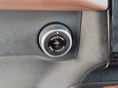 Used 2025 Lincoln Navigator Reserve AWD/4WD image 25