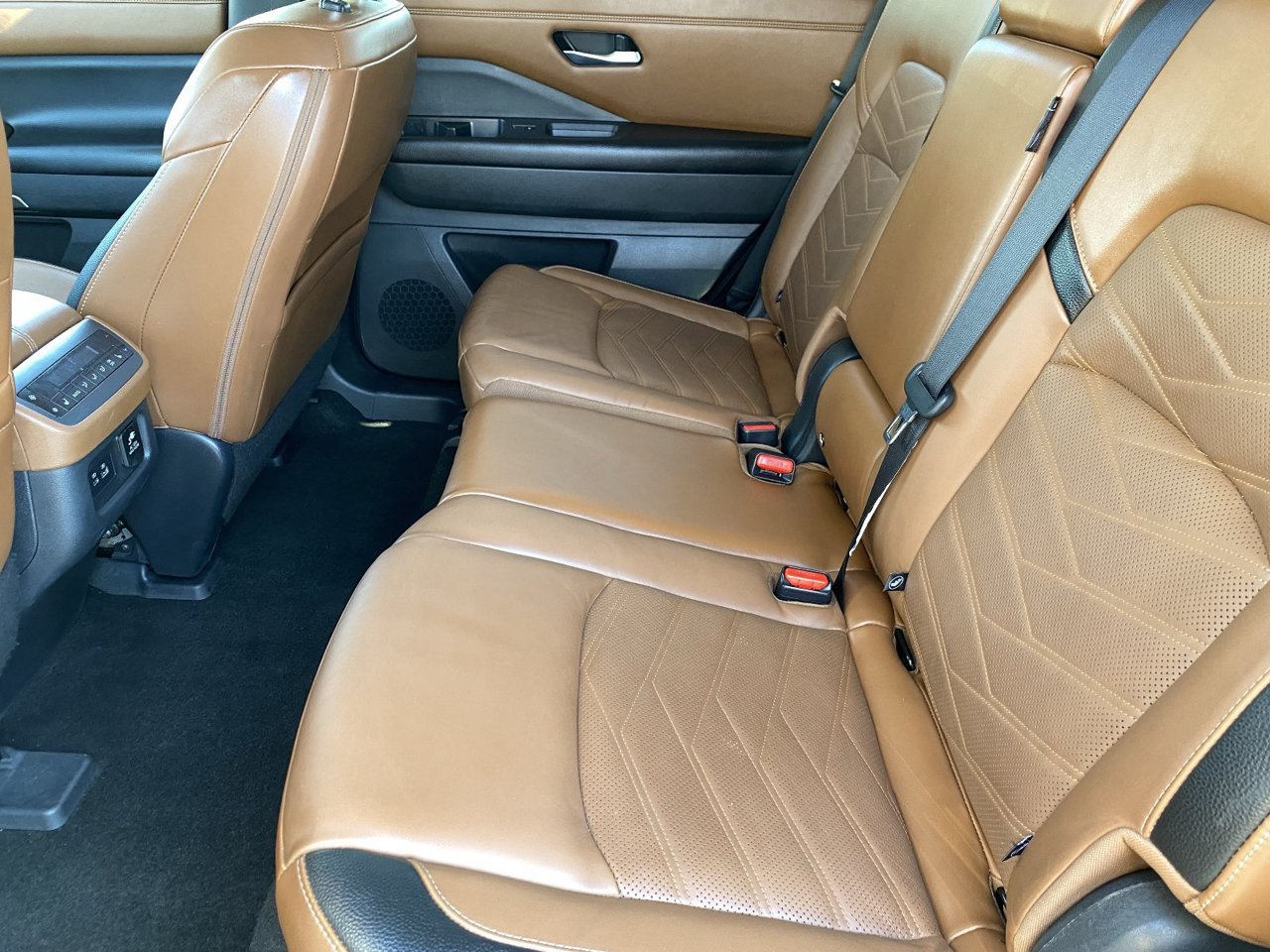 Certified 2023 Nissan Pathfinder Platinum w/ Cargo Package FWD image 15