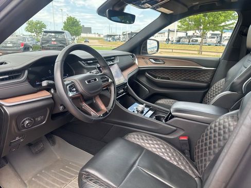 Used 2023 Jeep Grand Cherokee L Summit w/ High Altitude Package AWD/4WD image 8