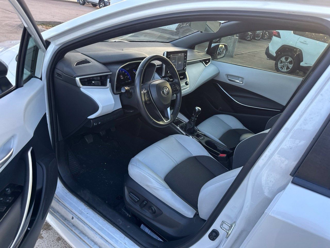 Used 2022 Toyota Corolla XSE FWD image 12