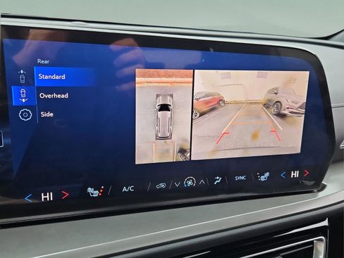 Used 2024 Chevrolet Traverse LT image 22