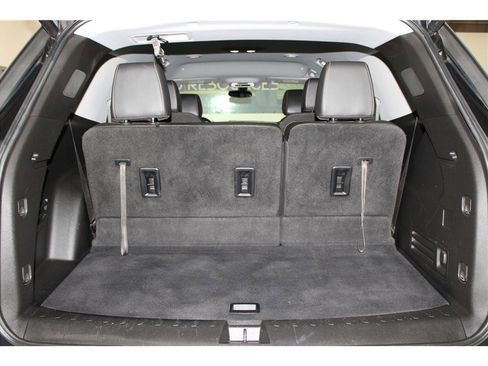 Used 2021 Chevrolet Traverse LT image 22