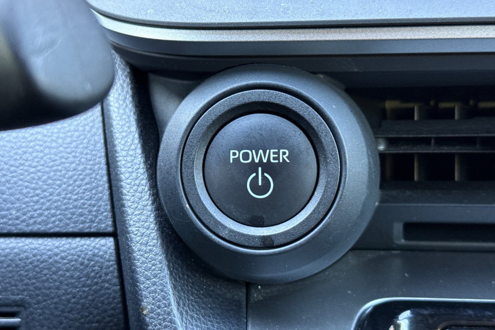 Used 2025 Toyota Prius LE FWD image 26