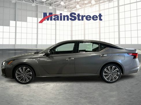 Used 2023 Nissan Altima 2.5 SL FWD image 2