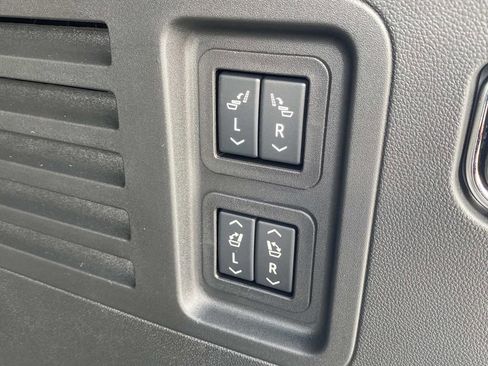 New 2026 Chevrolet Traverse RS image 12