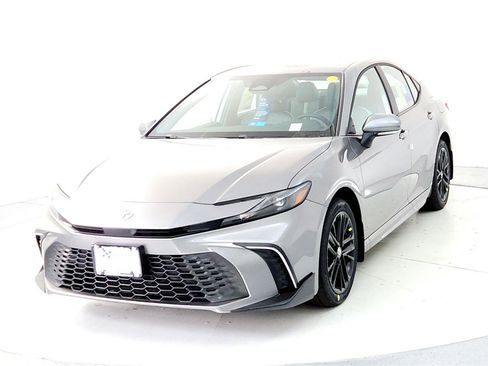 New 2026 Toyota Camry SE image 2