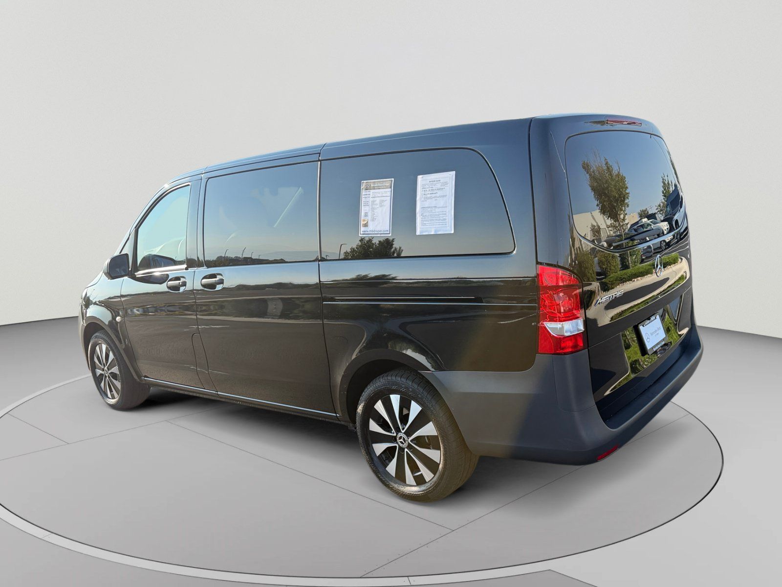 Used 2023 Mercedes-Benz Metris Passenger image 3