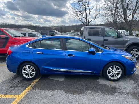 Used 2016 Chevrolet Cruze LT image 4