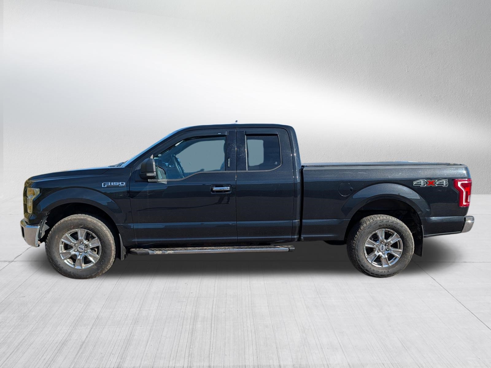 Used 2015 Ford F150 XLT w/ Equipment Group 302A Luxury AWD/4WD image 4