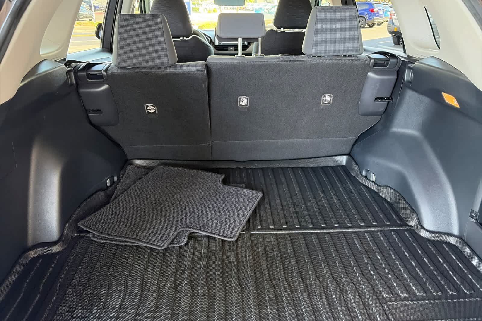 Used 2019 Toyota RAV4 LE FWD image 15